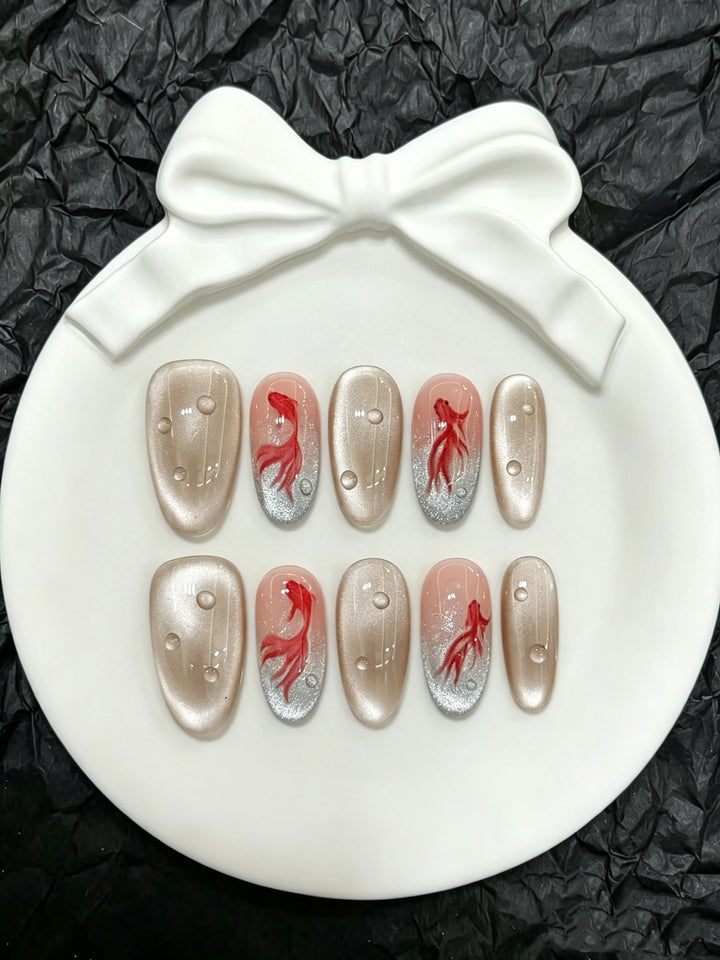 Künstlerisches Press-On Nagelset mit einzigartigem Fischdesign