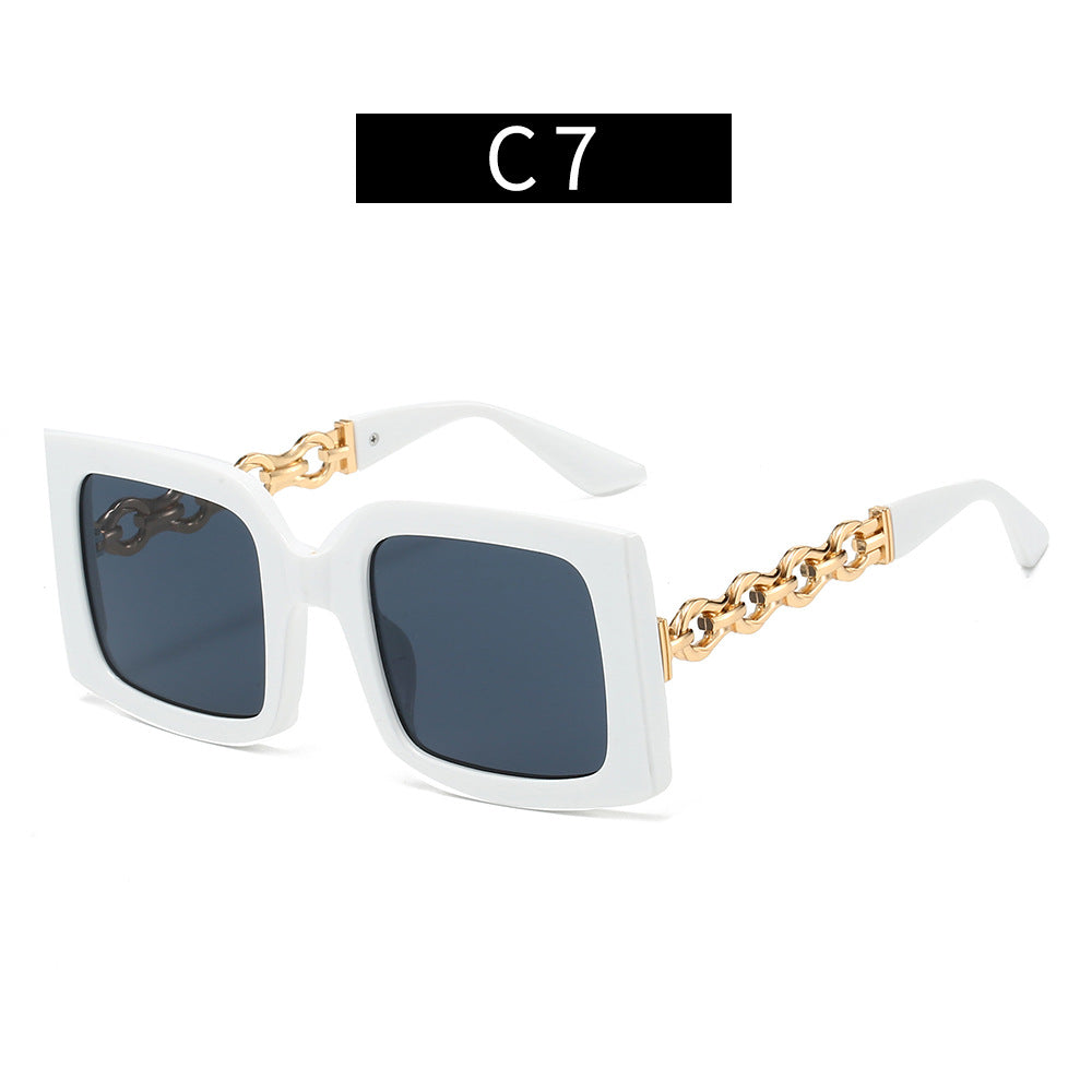 Damen elegante Sonnenbrille mit luxuriösen Kettendetails Karnz