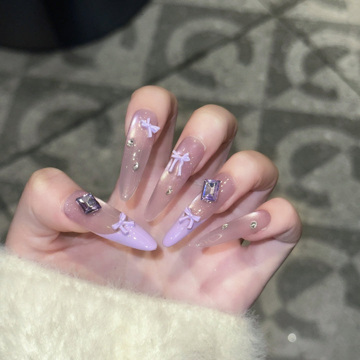 Elegantes handgefertigtes Press-On Nagelkunstset Karnz