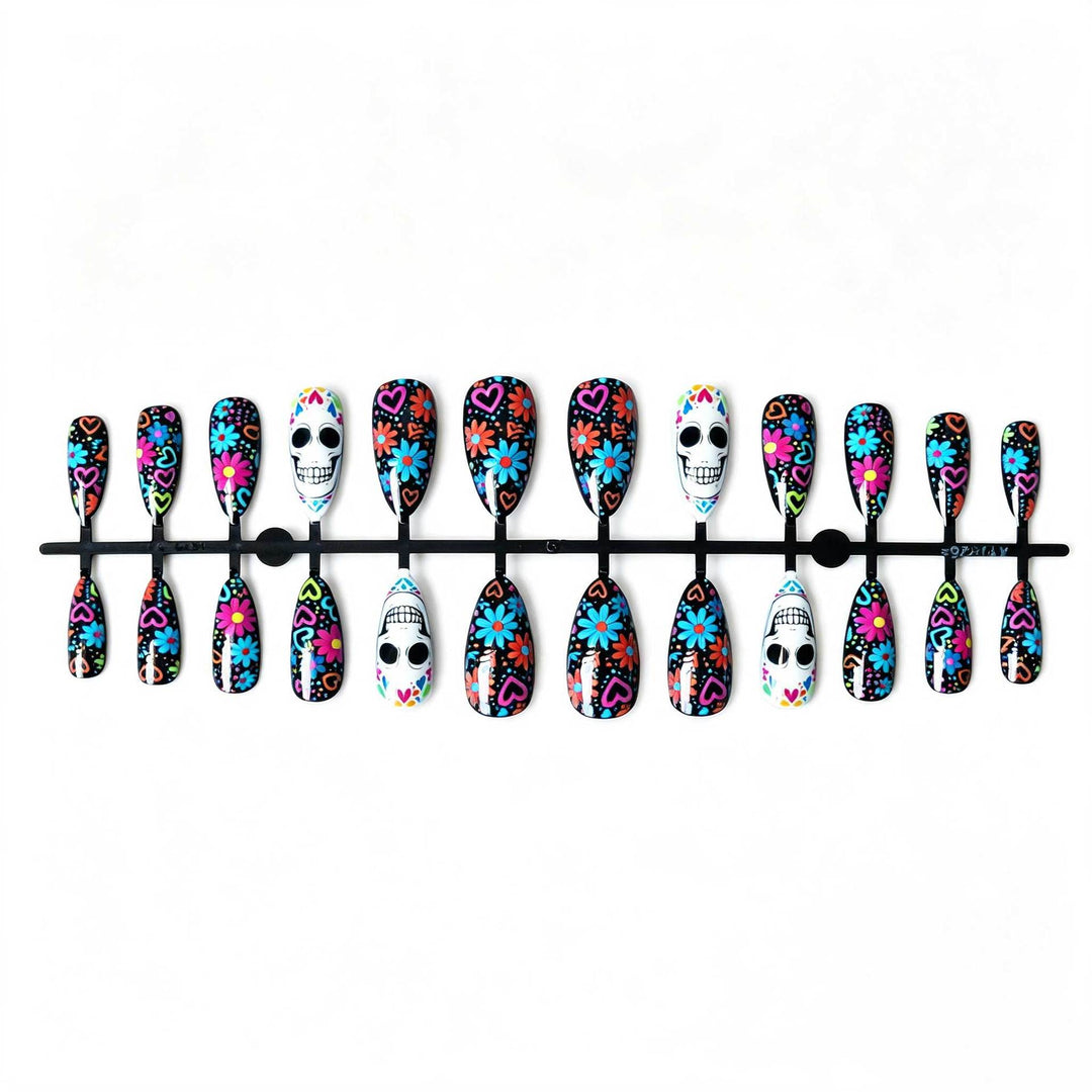 Künstlerisches Skull- und Blumen-Nagelkunst-Kit