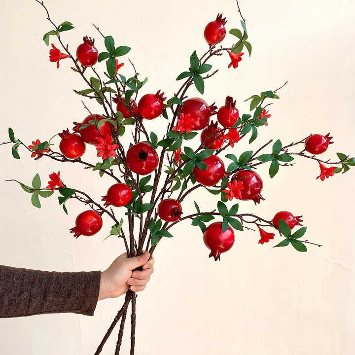 Dekorative Granatapfelblütenarrangement