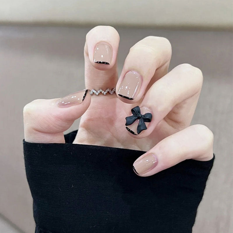 Kunstfingernägel mit Stilvollem Herz- und Ombre-Design Karnz