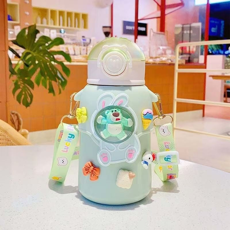 Damen verspielte und stylische Isolierflasche mit bunten Anhängern Karnz