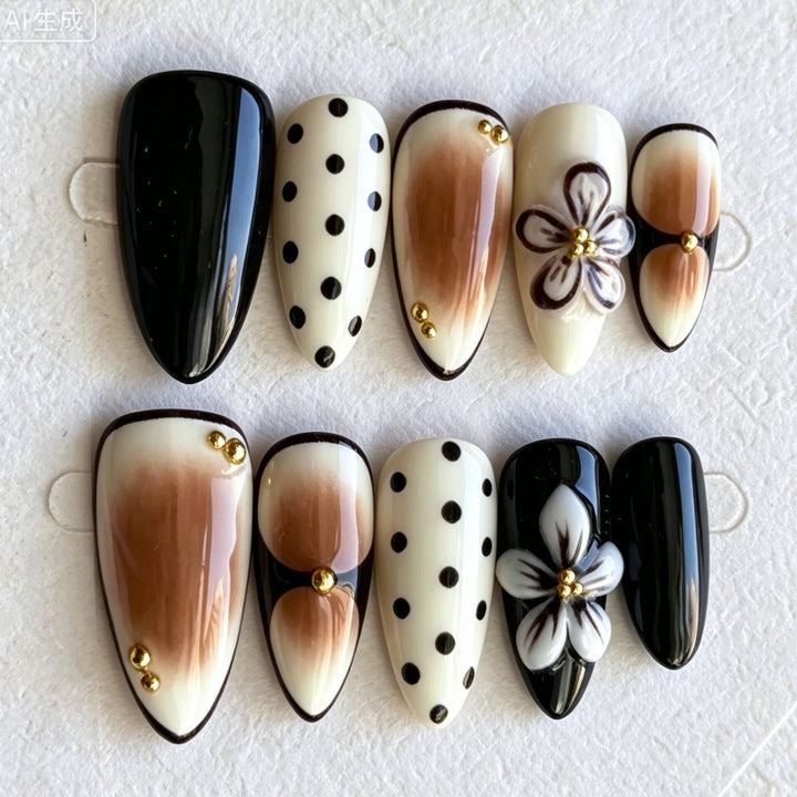 Künstlerisches Press-On Nagelkunstset mit floralen und Pünktchen-Designs Karnz