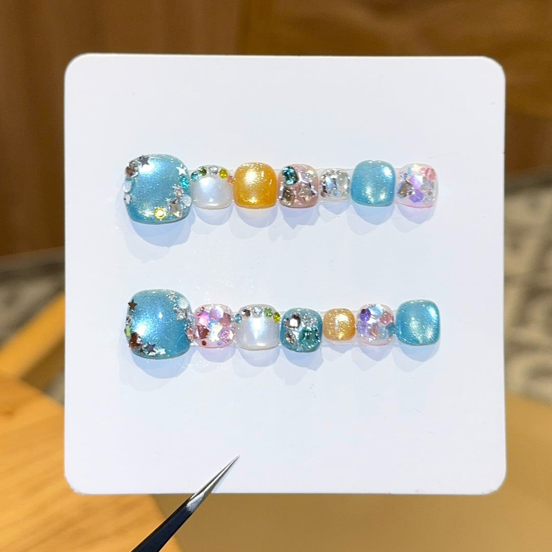Kunstnägel mit Funkelnden Akzenten und Glitzerndem Design Karnz