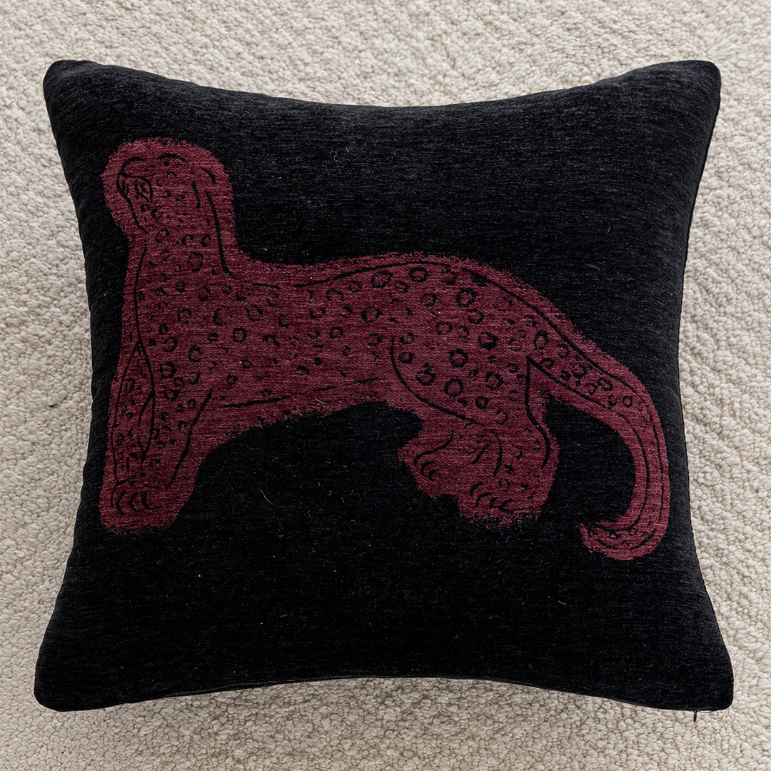 Dekoratives Kissen mit elegantem Leopardenmotiv