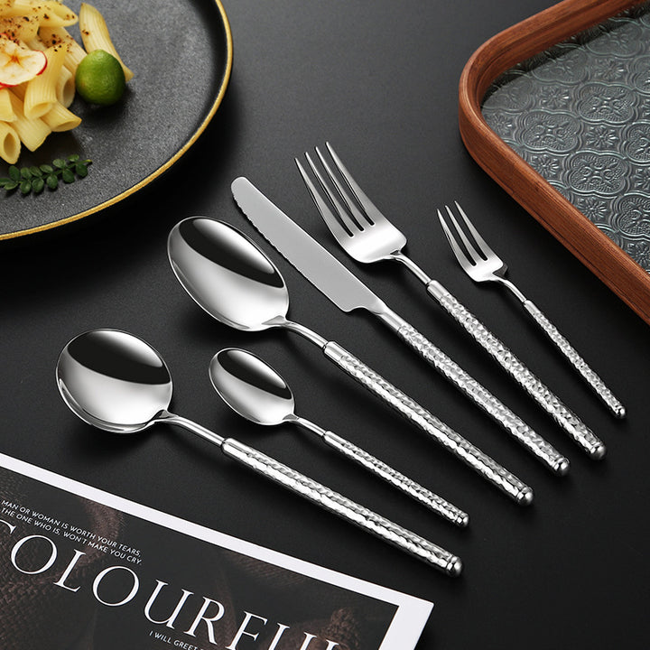Eleganter Dessertlöffel mit Kunstvollem Griffdesign Karnz