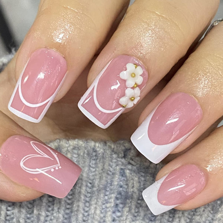 Dekoratives Aufklebe-Nageldesign Karnz