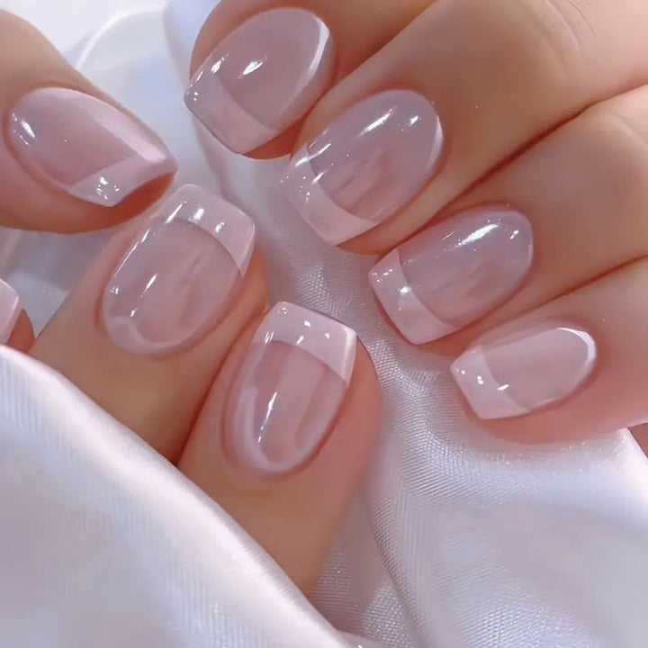 Elegante französische Tipp-Nagelerweiterungen Karnz