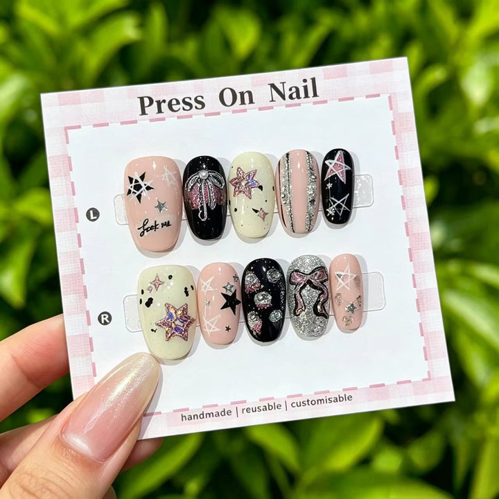 Elegante künstlerische Press-On-Nagelset mit Edelsteinakzenten