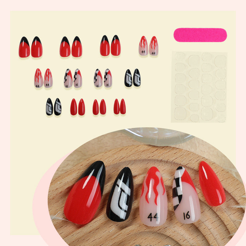 Künstlerische Nagelsticker mit Flammenmuster Karnz