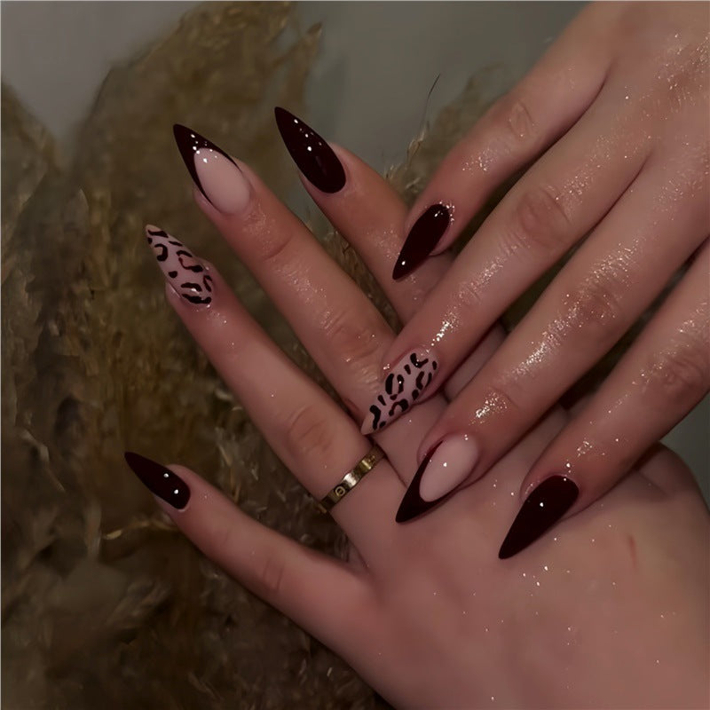 Elegante Stiletto Press-On Nägel mit Tierdruckdesign Karnz