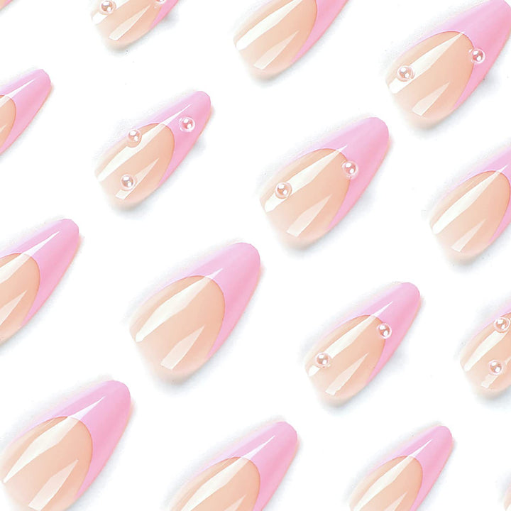Kunstnagelset mit eleganten Perlenverzierungen Karnz