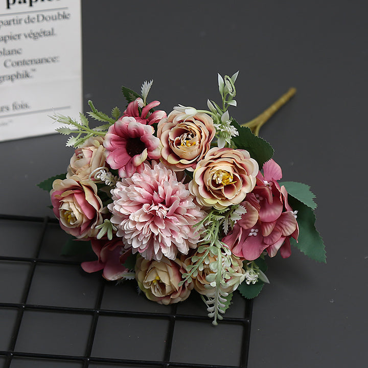 Lebensechtes Blumenstrauß-Arrangement