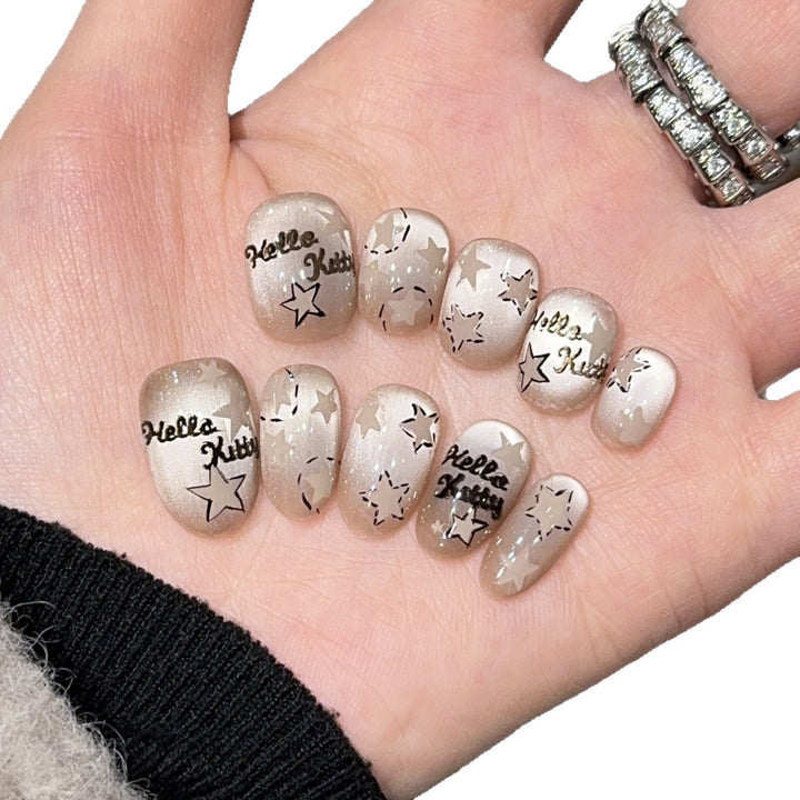 Künstliche Nagelspitzen mit Hello Kitty-Design Karnz