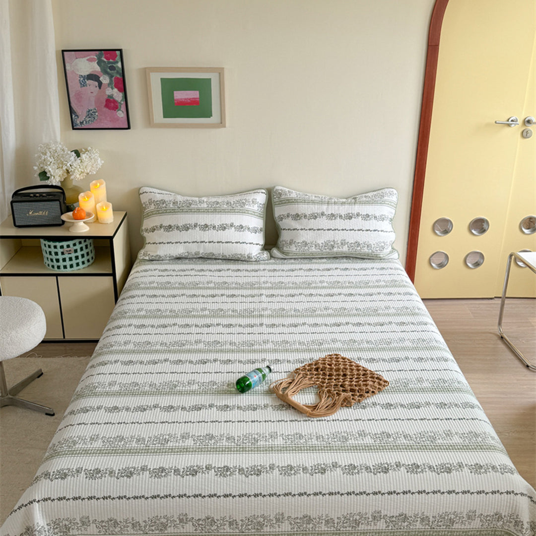 Leichtgewichtiges Baumwoll-Kantha-Stil Wendedecke und Paspel-Kissenbezug-Set