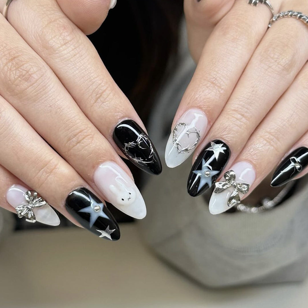 Dekorative gotische Nagelkunst-Verlängerungen Karnz