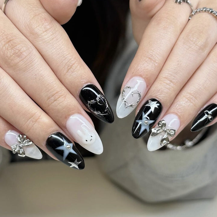 Dekorative gotische Nagelkunst-Verlängerungen Karnz