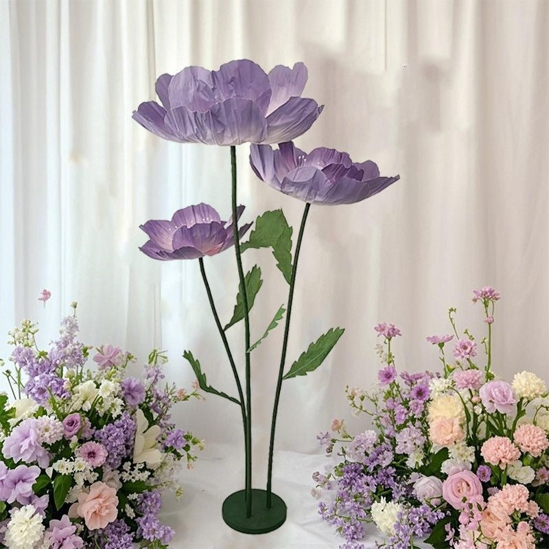 Dekorativer Papierblumenarrangement