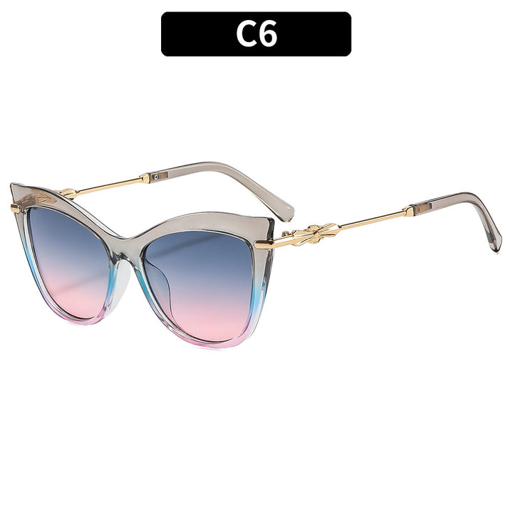 Elegante Cat-Eye-Sonnenbrillen mit luxuriösen goldenen Akzenten