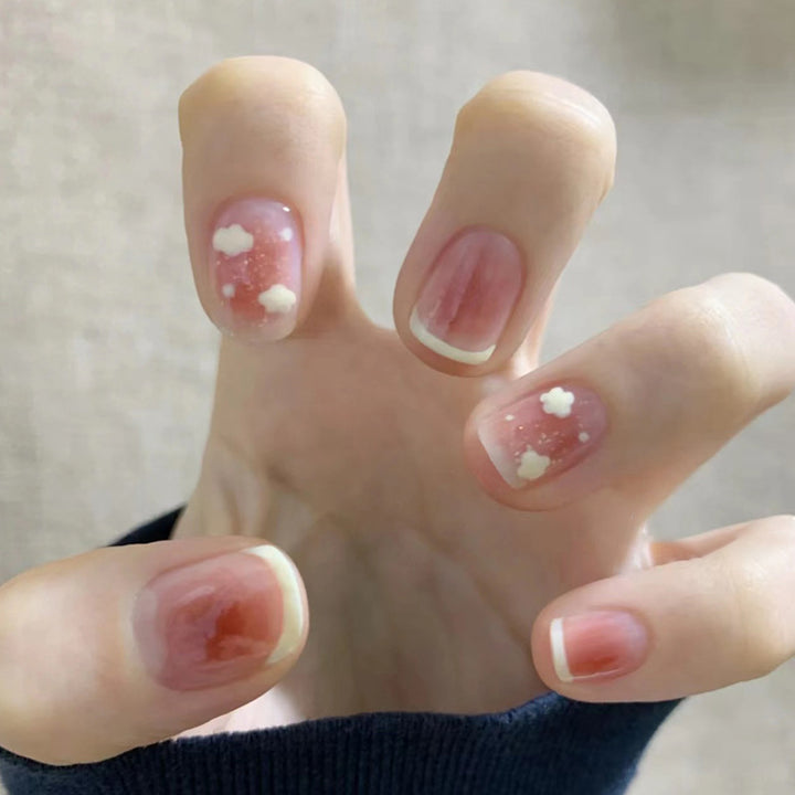 Verspielte Wolken-Nageldesign Karnz