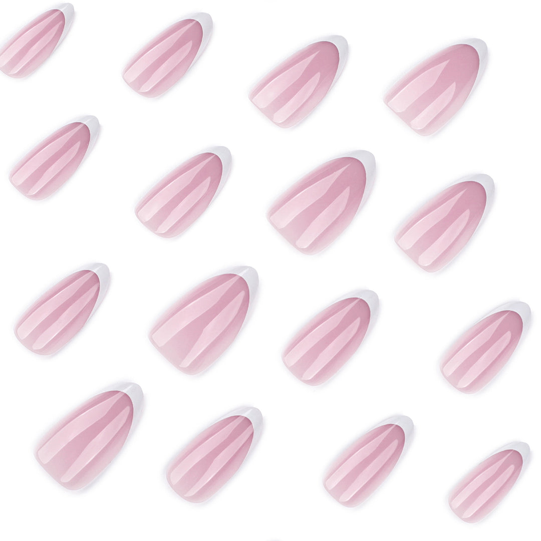 Kunstvolle Nagelverlängerungen mit elegantem Farbverlauf und präzisem French-Tip Karnz