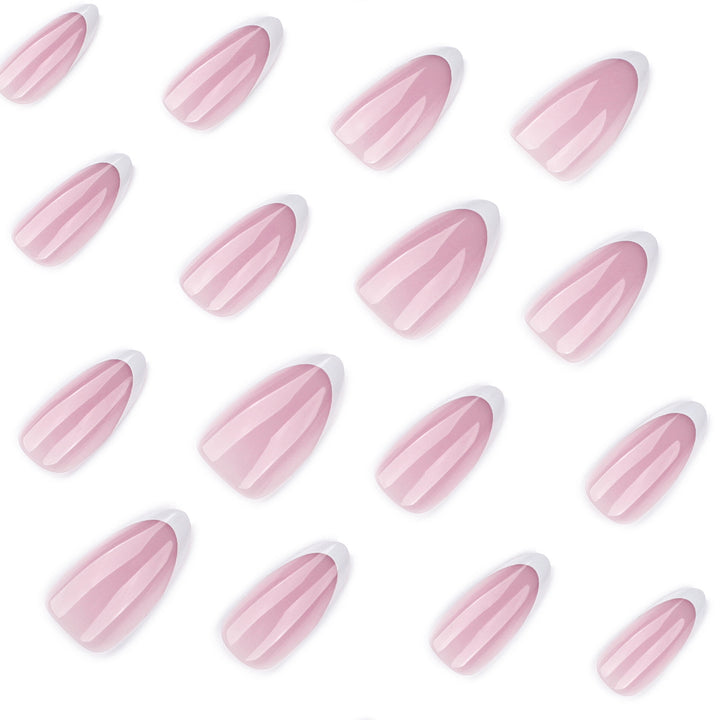Kunstvolle Nagelverlängerungen mit elegantem Farbverlauf und präzisem French-Tip Karnz