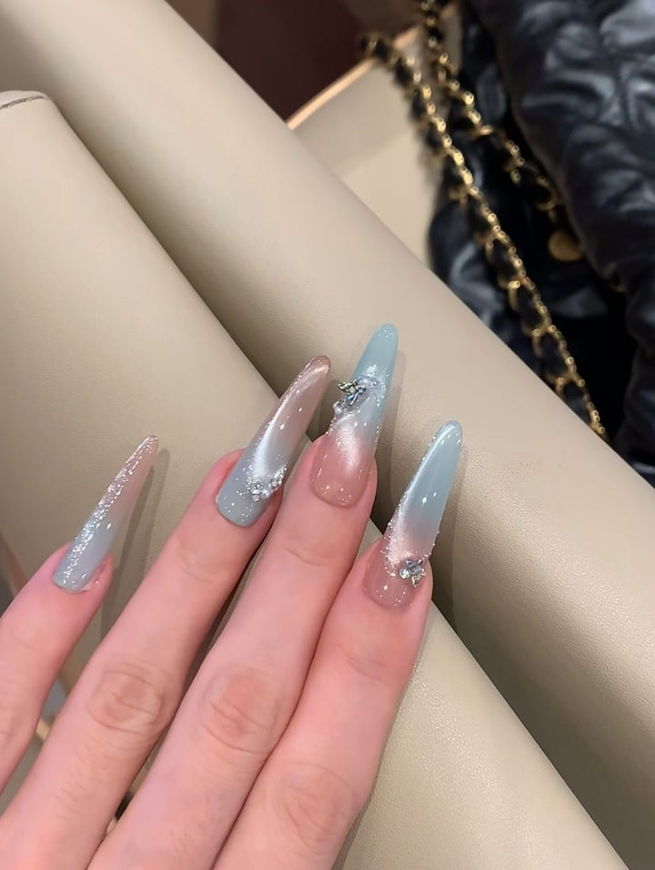Künstlerische Ombre Stiletto Nagelverlängerungen