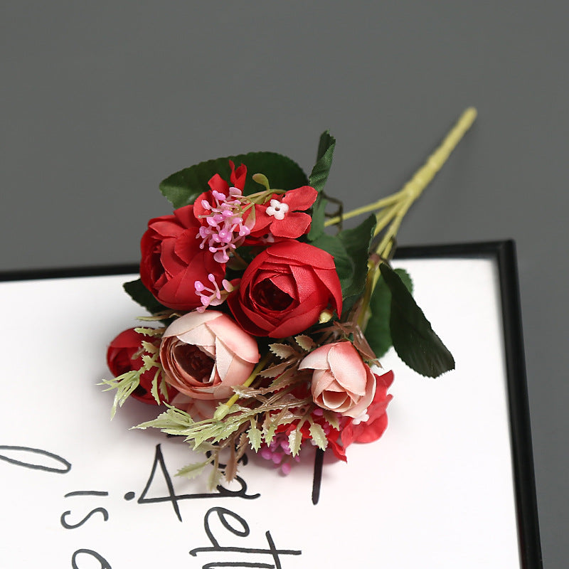 Realistischer Künstlicher Rosenstrauß
