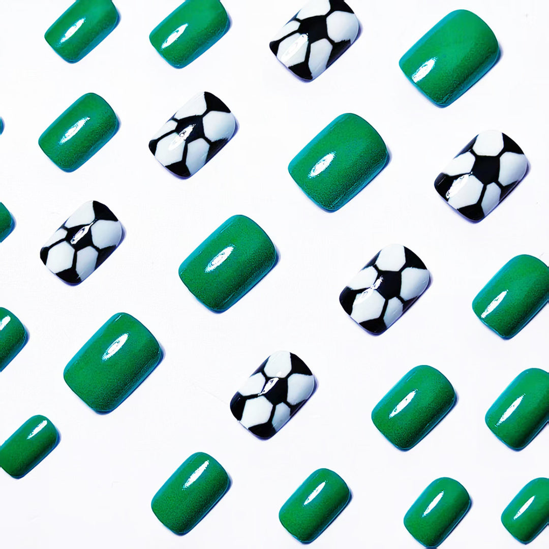 Kunstnägel Im Sportlichen Fußball-Design Karnz