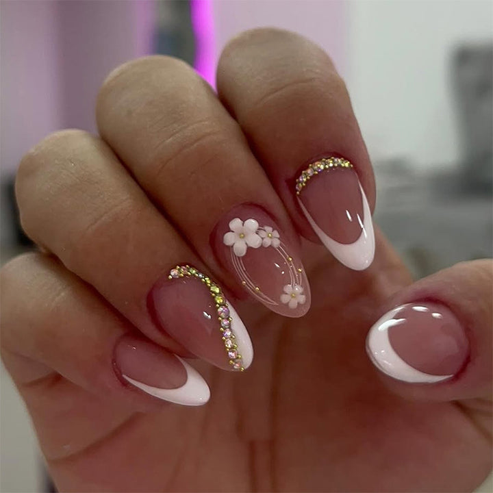 Premium Künstlerische Press-On Nagelset mit Eleganten Design Akzenten Karnz