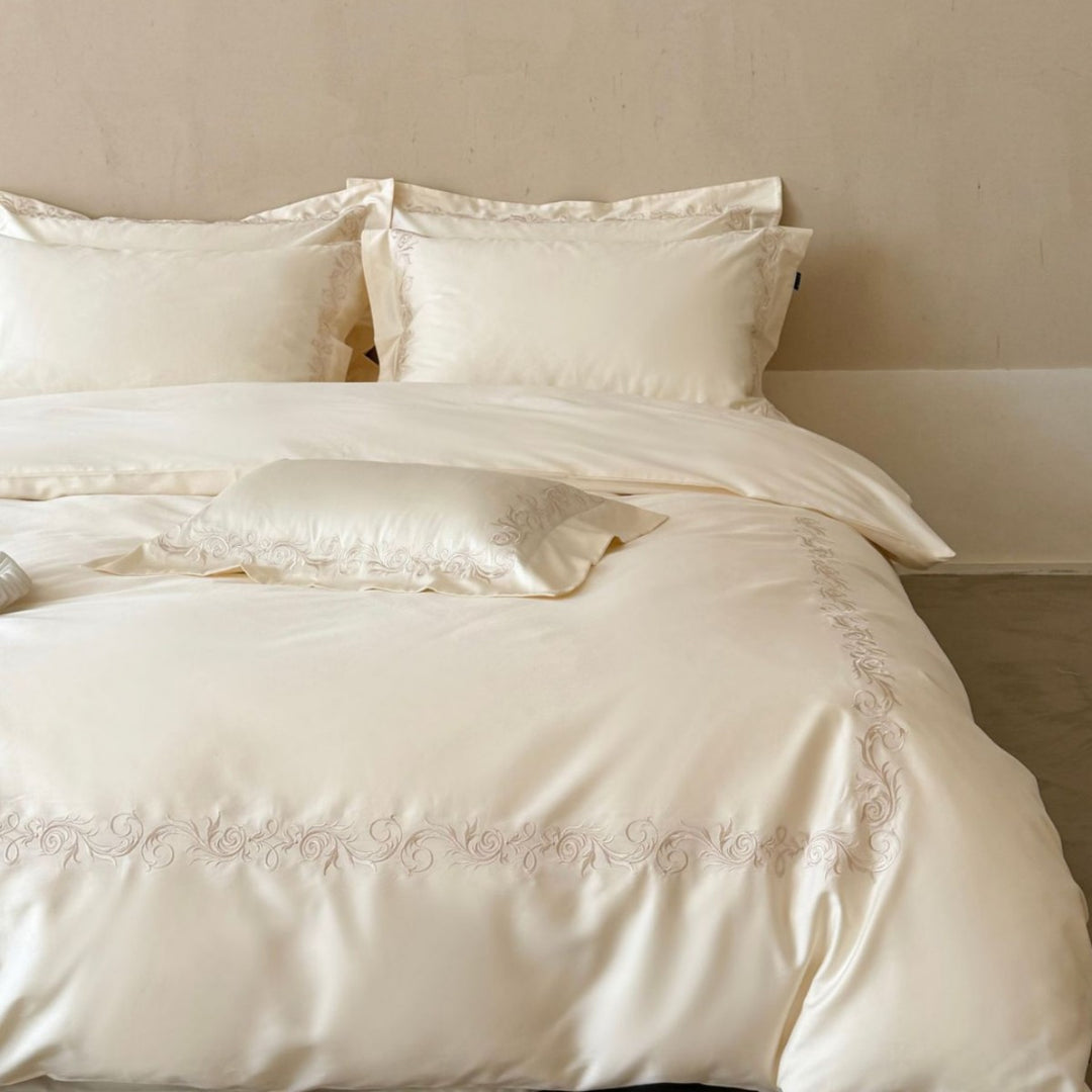 Elegantes Satin-Bettwäscheset mit barocker Ton-in-Ton-Stickerei