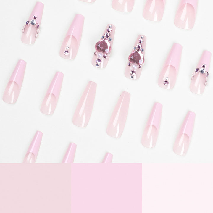 Glamouröse Nagelverlängerungen mit Glitzerverzierungen Karnz