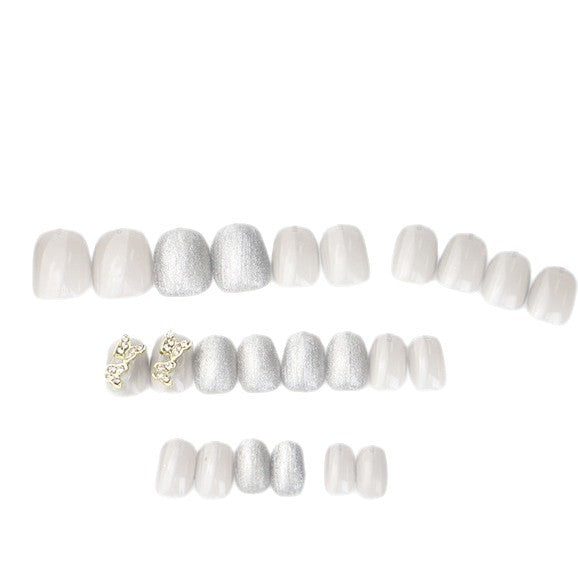 Glitzerndes Press-On-Nagelkunst-Set mit eleganten Schmetterlingsakzenten Karnz