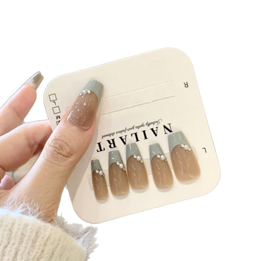 Elegantes Press-On-Nagelset mit dekorativen Tipps Karnz