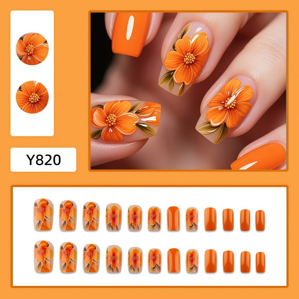 Kunstnägel mit Floralen Akzenten und Hochglanz-Finish Karnz