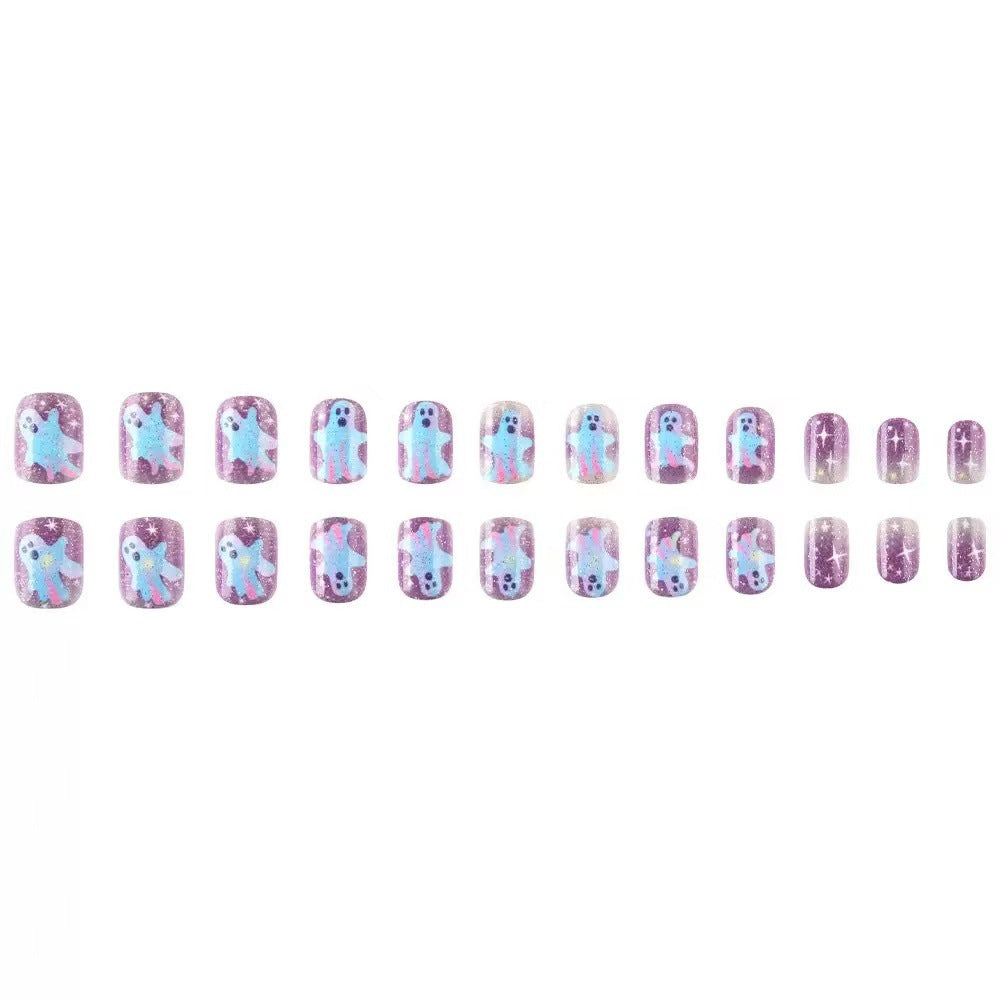 Kunstnagelset mit gruseligen Geistermotiven Karnz