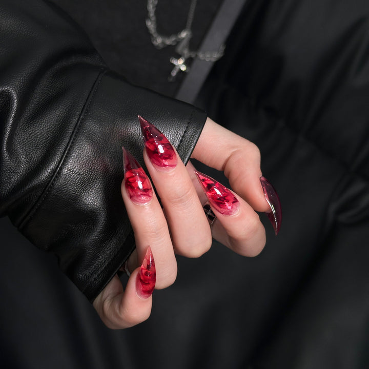 Künstlerische Stiletto Press-On Nagelverzierungen