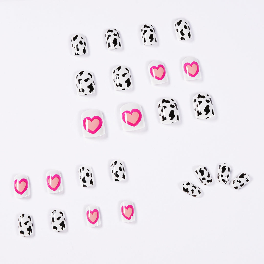 Kreative Nagelkunst mit Herz- und Tiermustermotiv Karnz