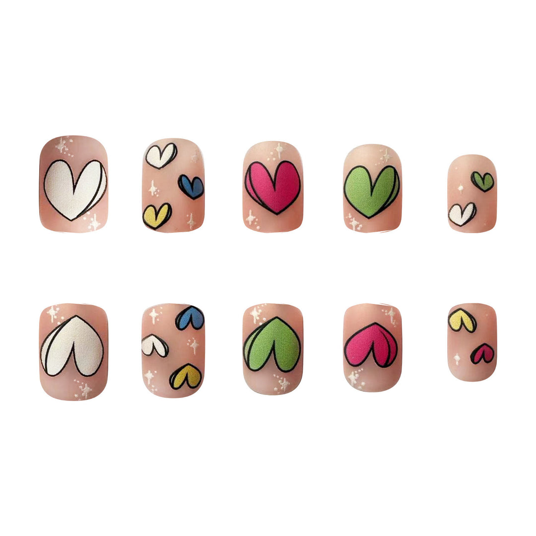 Kunstnagelset mit verspielten Herzmotiven Karnz