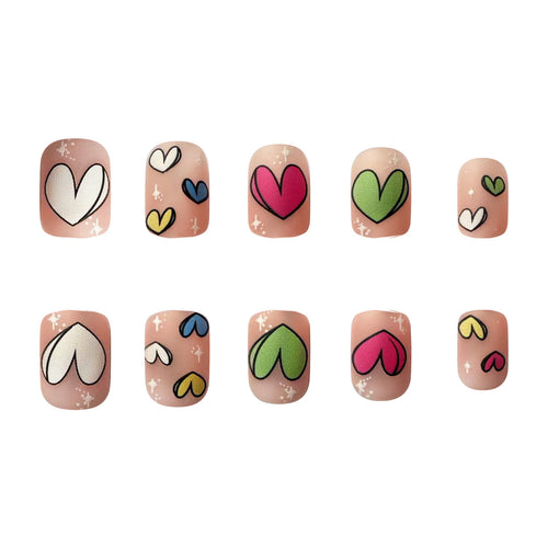 Kunstnagelset mit verspielten Herzmotiven Karnz