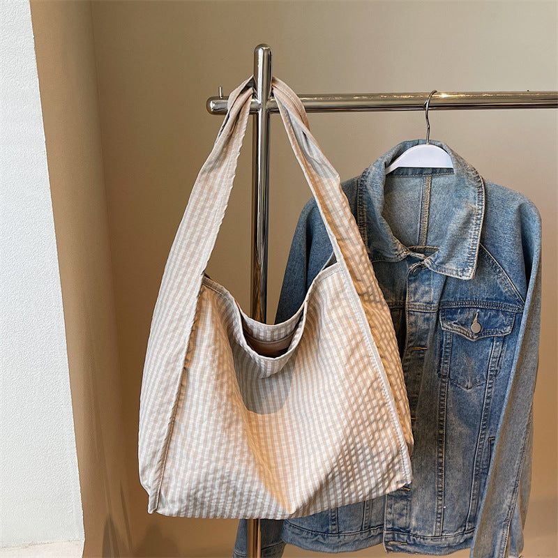 Texturierte Alltags-Hobo-Tasche Karnz
