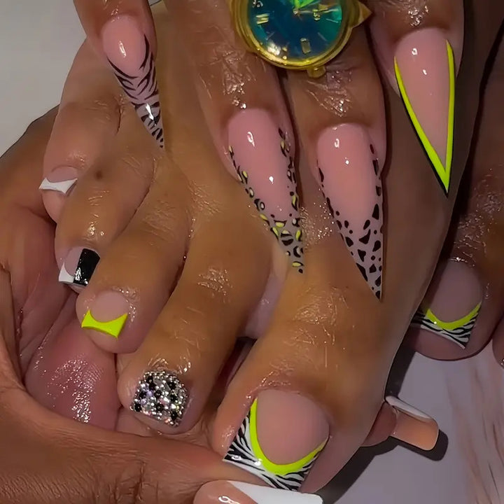Kreatives Künstlerisches Nageldesign Karnz
