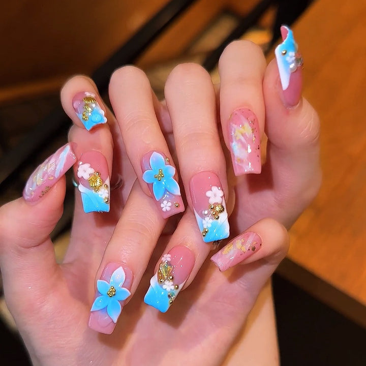 Dekorative Blumendekorations-Nagelkunst-Set