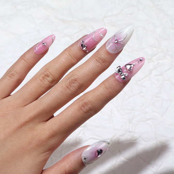 Dekorative Lange Stiletto Nagelkunst Karnz