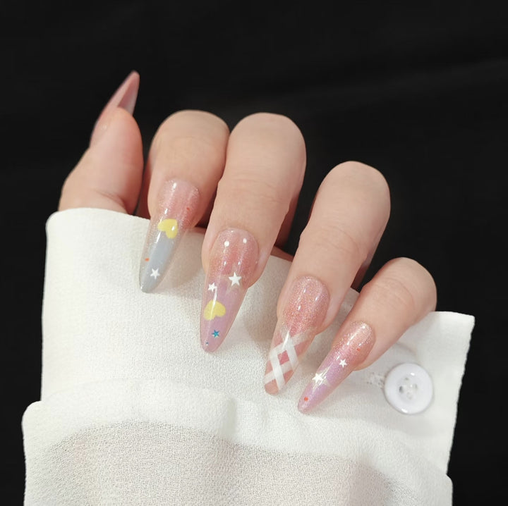 Künstlerische Blumen- und minimalistische Fingernägel zum Aufkleben Karnz