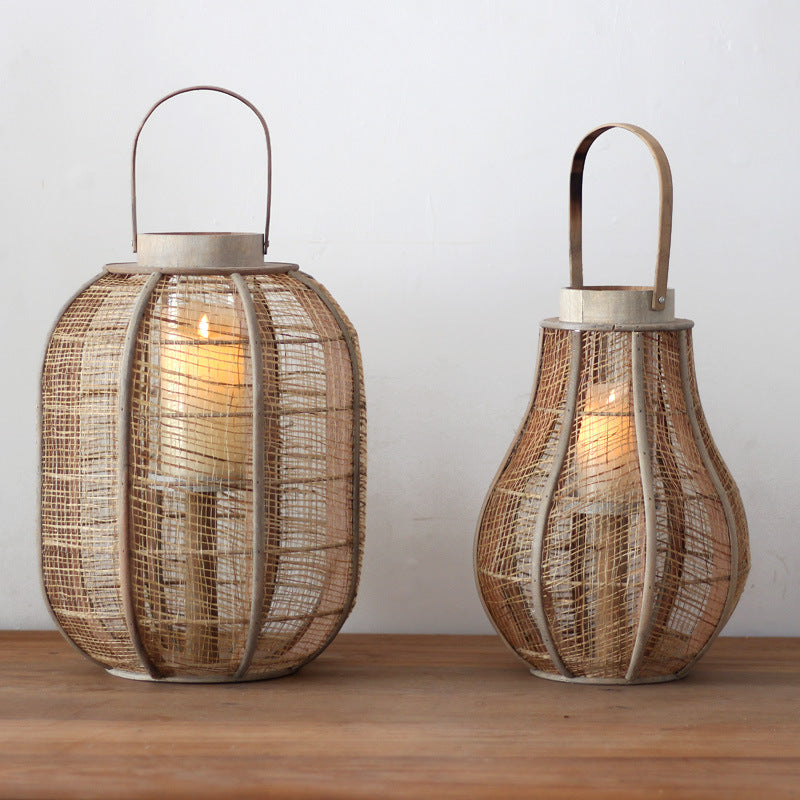 Dekorative Rattan-Lampe Karnz