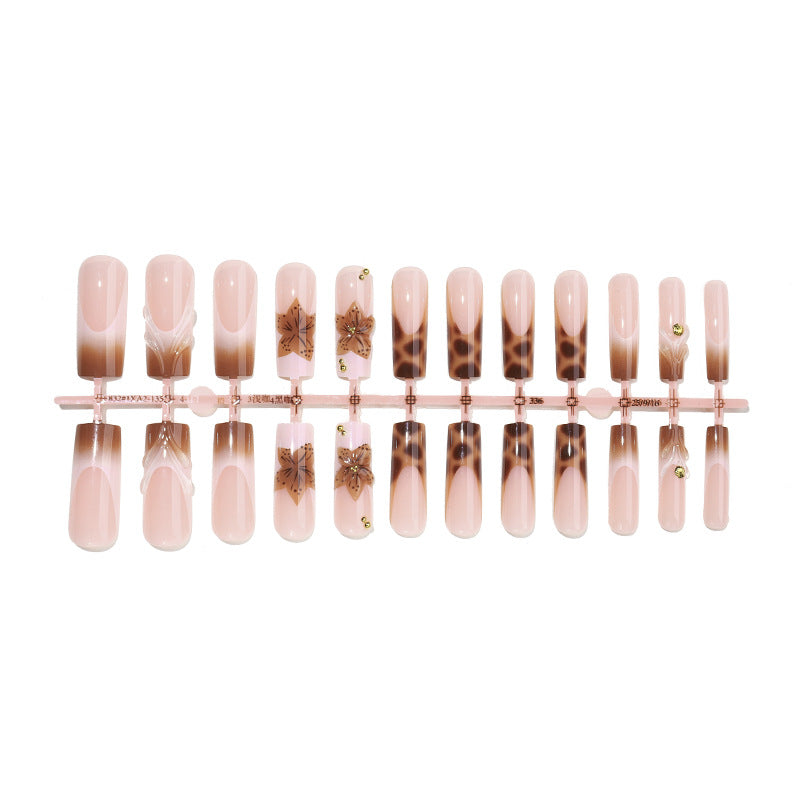 Elegante florale Press-On-Nagelset Karnz