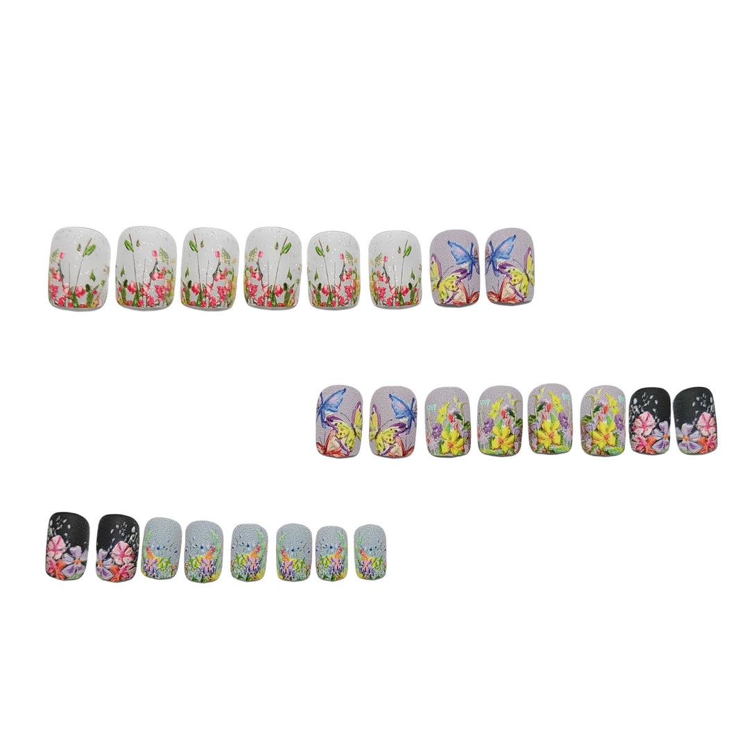 Kunstnagelset mit Floralen 3D-Motiven Karnz