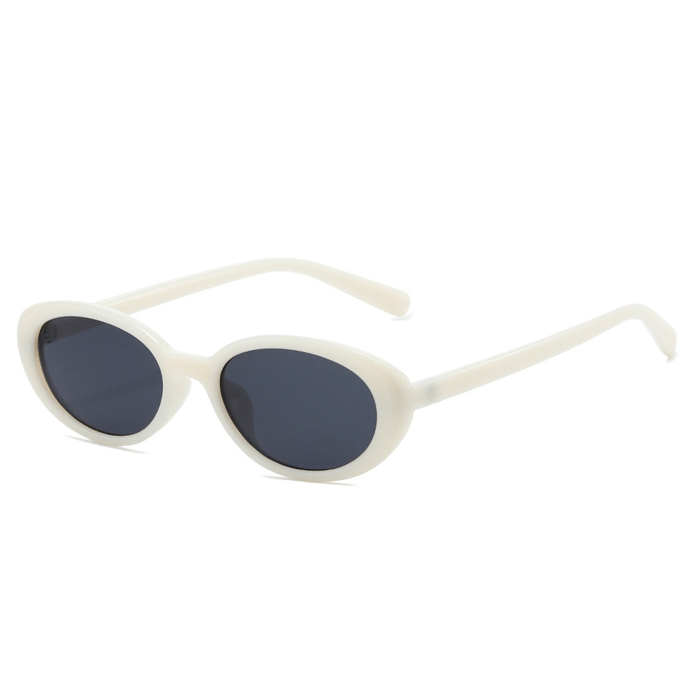 Retro-inspirierte Cat-Eye-Sonnenbrille mit transparenten Fassungen Karnz